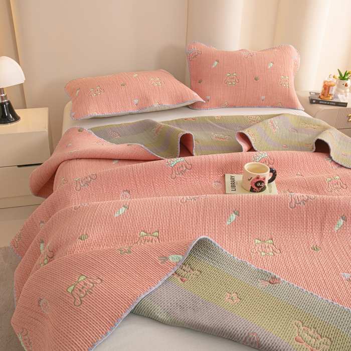 91家纺网 家纺一手货源 找家纺 手艺人2025新款A类宝宝四季全棉提花双面可铺盖床盖榻榻米炕盖炕垫盖毯AC01-AC10 AC09粉