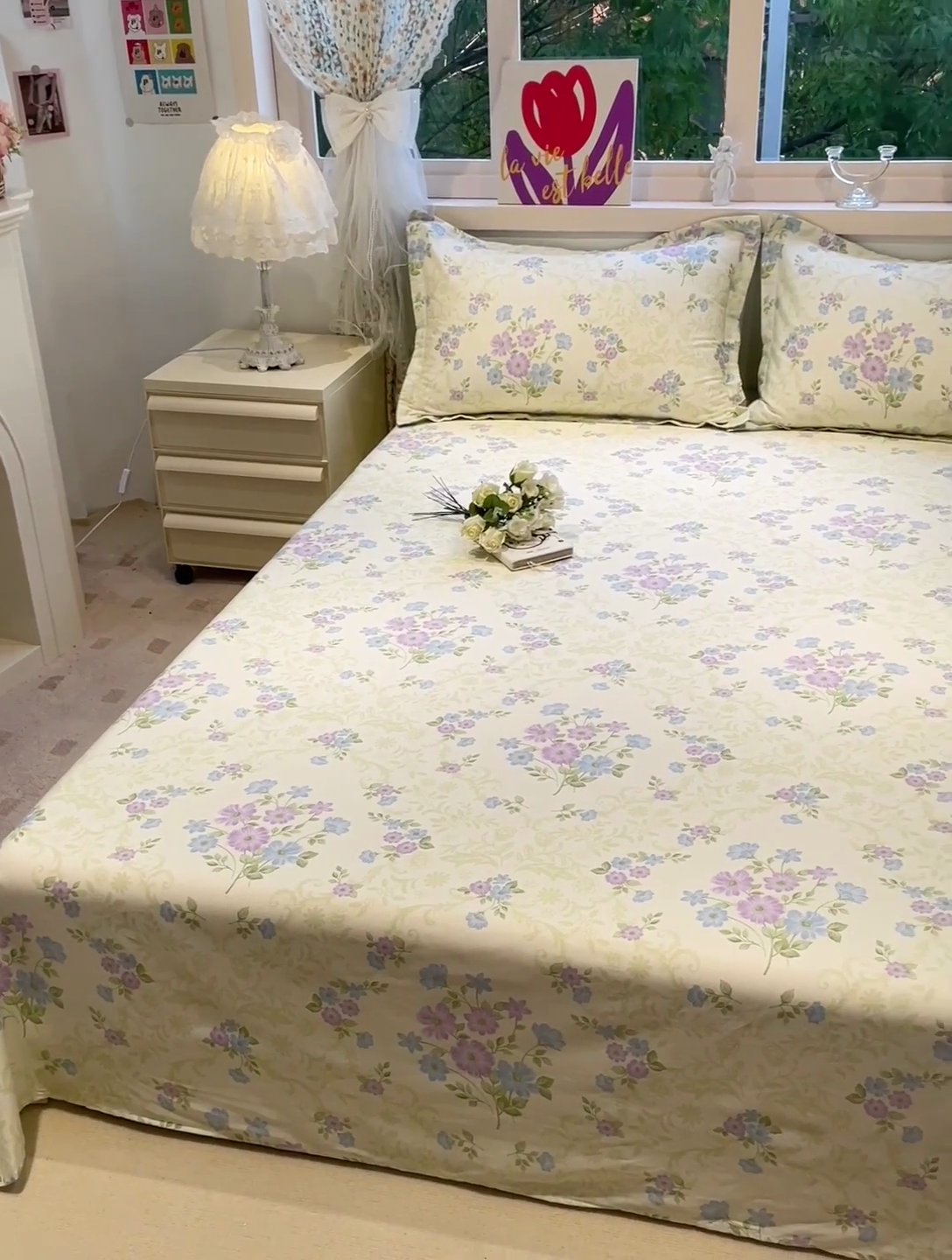 91家纺网 家纺一手货源 找家纺 2025春夏新款全棉花卉系列印花床单 岸边花语