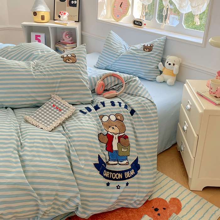 91家纺网 家纺一手货源 找家纺 优卡迪家纺馆 2025新款110克水洗棉无印风毛巾绣四件套【下载文件夹包含买家秀】 潮酷熊-水兰条