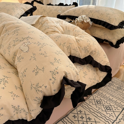 91家纺网 家纺一手货源 找家纺 韩都2025黑花边双层纱水洗针织棉韩版公主风四件套 森田原野