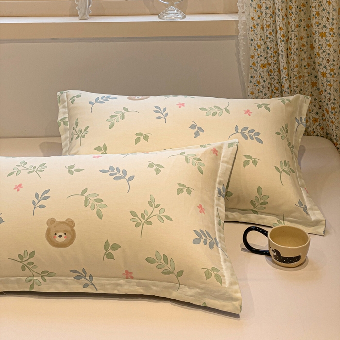 91家纺网 家纺一手货源 找家纺 2025春夏新款全棉花卉系列印花单枕套 叶中萌熊