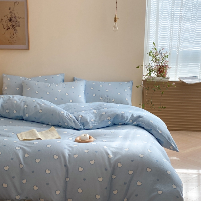 91家纺网 家纺一手货源 找家纺 2025新款A类母婴级有氧全棉纯棉双层纱纯棉印花四件套 场景一 梦幻爱心