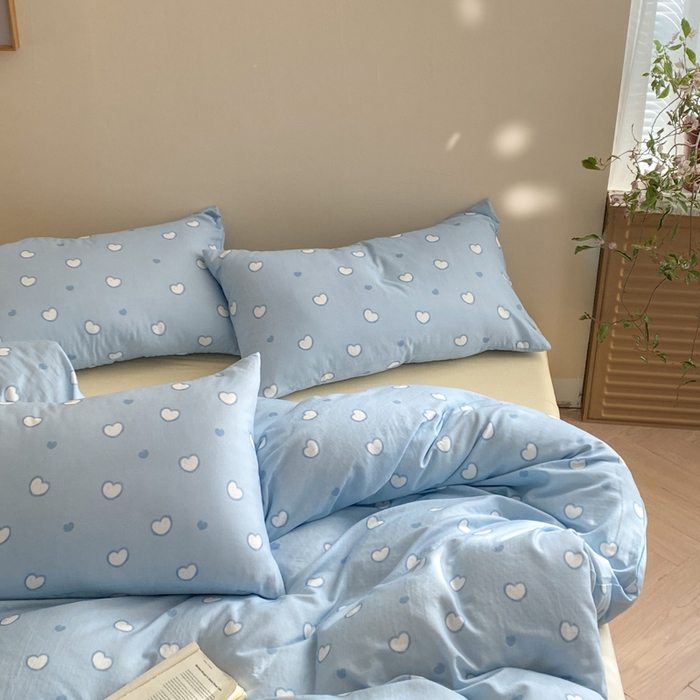 91家纺网 家纺一手货源 找家纺 2025新款A类母婴级有氧全棉纯棉双层纱纯棉印花四件套 场景一 梦幻爱心