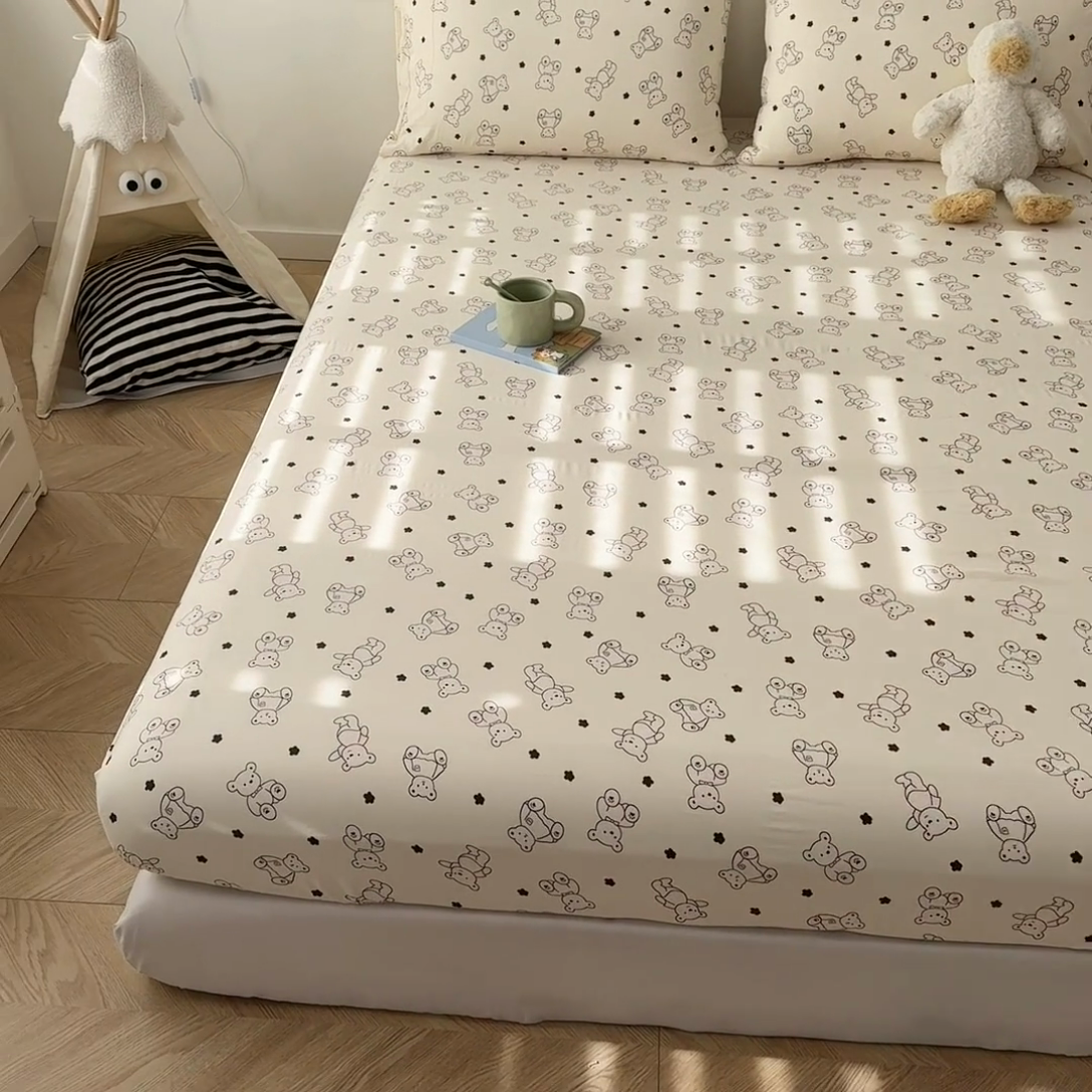 91家纺网 家纺一手货源 找家纺 温眠 2025新款A类亲肤水洗棉可爱卡通印花床笠 可爱小熊