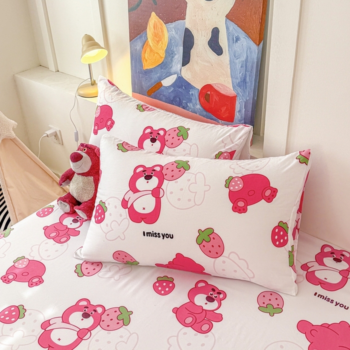 91家纺网 家纺一手货源 找家纺 温眠 2025新款A类亲肤水洗棉可爱卡通印花床笠 草莓熊