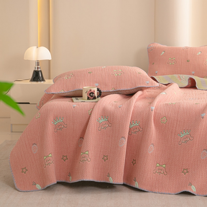 91家纺网 家纺一手货源 找家纺 手艺人2025新款A类宝宝四季全棉提花双面可铺盖床盖榻榻米炕盖炕垫盖毯AC01-AC10 AC09粉