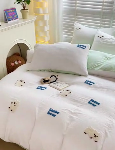 91家纺网 家纺一手货源 找家纺 韩巢家纺 2025新款超柔水洗棉小白熊毛巾绣四件套-（提供卖家秀） 小白熊白绿