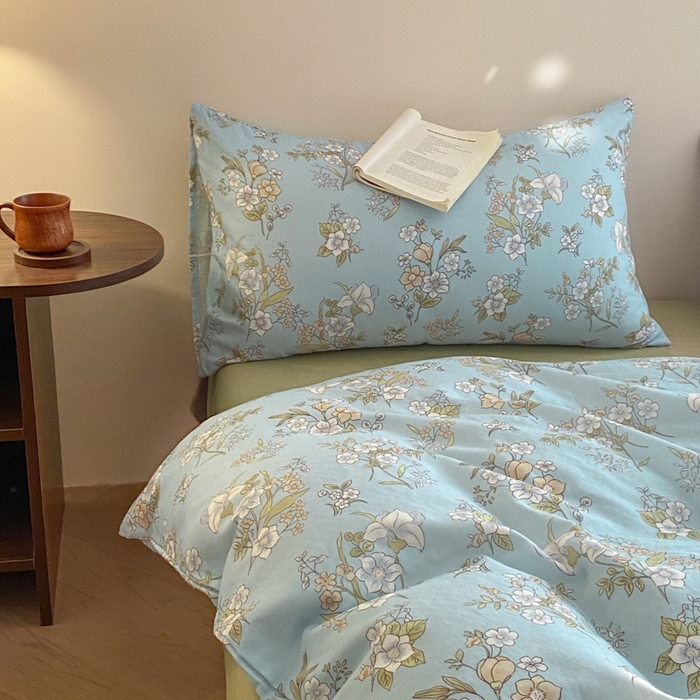 91家纺网 家纺一手货源 找家纺 2025新款A类母婴级有氧全棉纯棉双层纱纯棉印花四件套 场景一 澜月