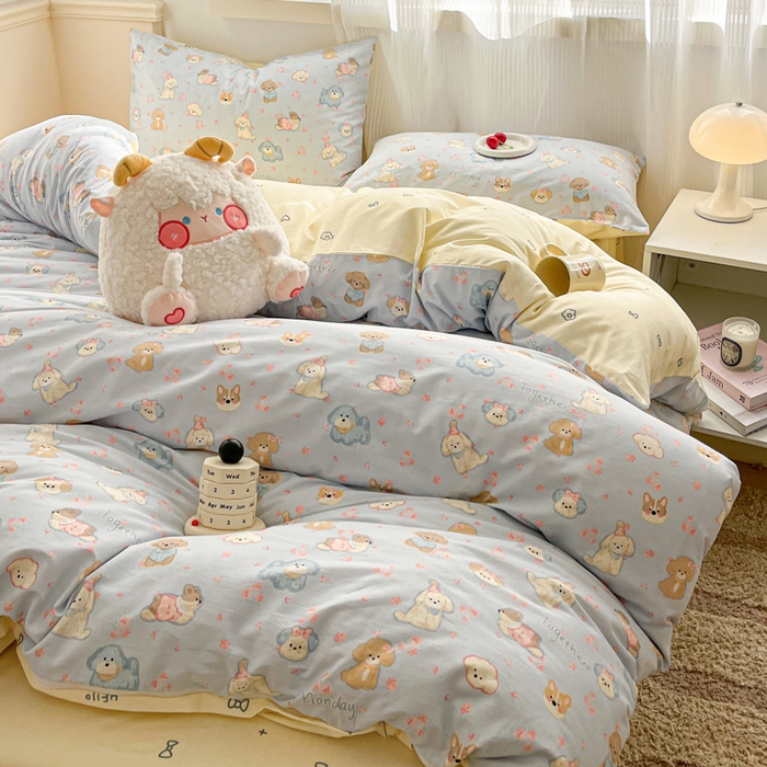 91家纺网 家纺一手货源 找家纺 西引力 2025开春新款全棉印花四件套单被套系列 狗狗家族兰