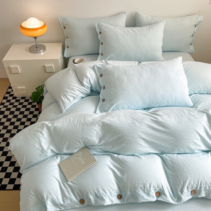 91家纺网 家纺一手货源 找家纺 库里梦家纺 2025新款水洗棉纽扣四件套学生季A类简约纯色无印风四件套 纽扣浅蓝