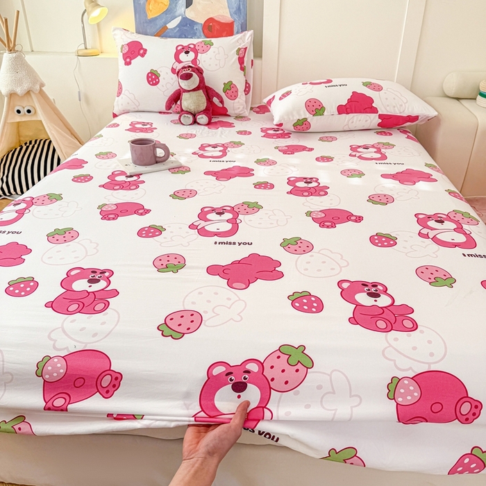 91家纺网 家纺一手货源 找家纺 温眠 2025新款A类亲肤水洗棉可爱卡通印花床笠 草莓熊