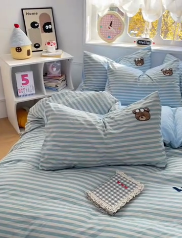 91家纺网 家纺一手货源 找家纺 优卡迪家纺馆 2025新款110克水洗棉无印风毛巾绣四件套【下载文件夹包含买家秀】 潮酷熊-水兰条