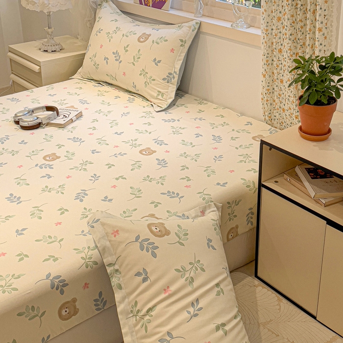 91家纺网 家纺一手货源 找家纺 2025春夏新款全棉花卉系列印花单床笠 叶中萌熊