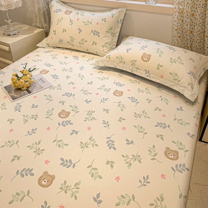 91家纺网 家纺一手货源 找家纺 2025春夏新款全棉花卉系列印花床单 叶中萌熊