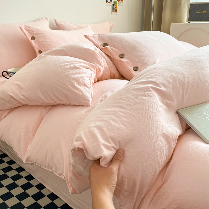 91家纺网 家纺一手货源 找家纺 库里梦家纺 2025新款水洗棉纽扣四件套学生季A类简约纯色无印风四件套 纽扣少女粉