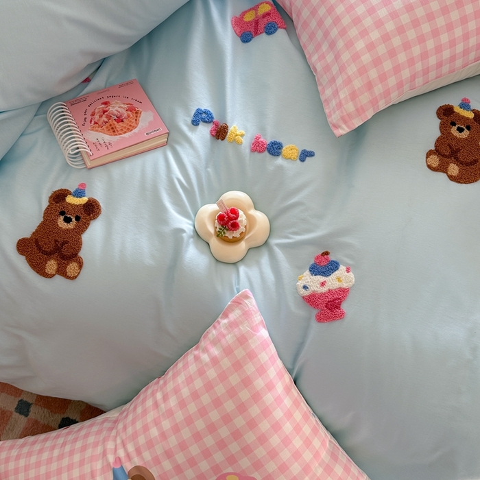 91家纺网 家纺一手货源 找家纺 美乐迪家纺 2025新款全棉毛巾绣四件套 甜品熊