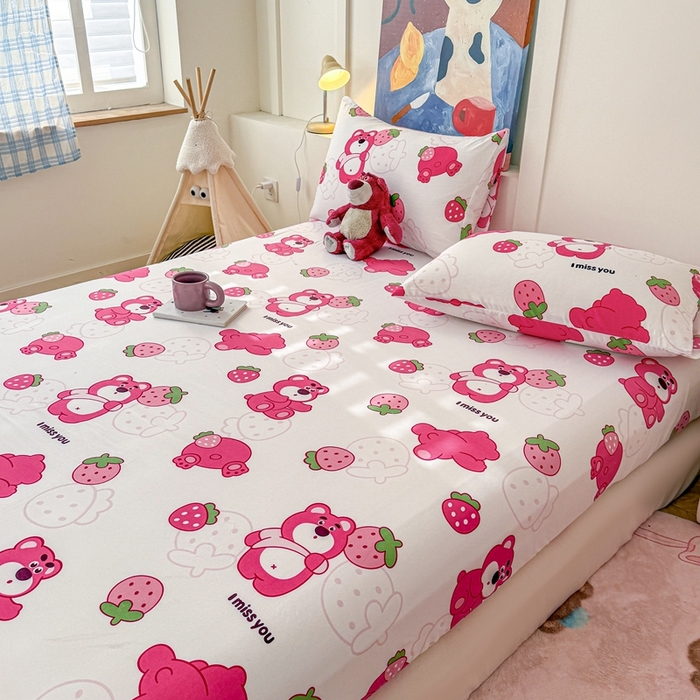 91家纺网 家纺一手货源 找家纺 温眠 2025新款A类亲肤水洗棉可爱卡通印花床笠 草莓熊