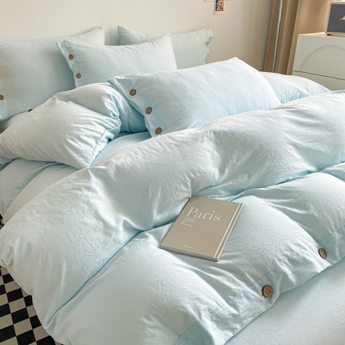 91家纺网 家纺一手货源 找家纺 库里梦家纺 2025新款水洗棉纽扣四件套学生季A类简约纯色无印风四件套 纽扣浅蓝