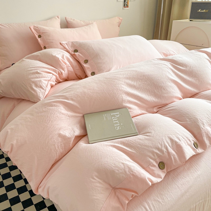 91家纺网 家纺一手货源 找家纺 库里梦家纺 2025新款水洗棉纽扣四件套学生季A类简约纯色无印风四件套 纽扣少女粉