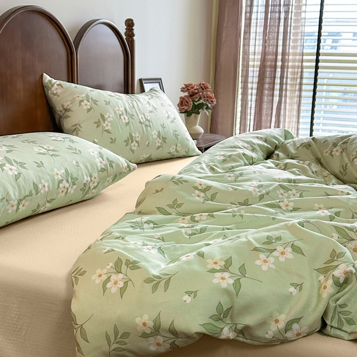 91家纺网 家纺一手货源 找家纺 2025新款A类母婴级有氧全棉纯棉双层纱纯棉印花四件套 场景二 茉莉青提