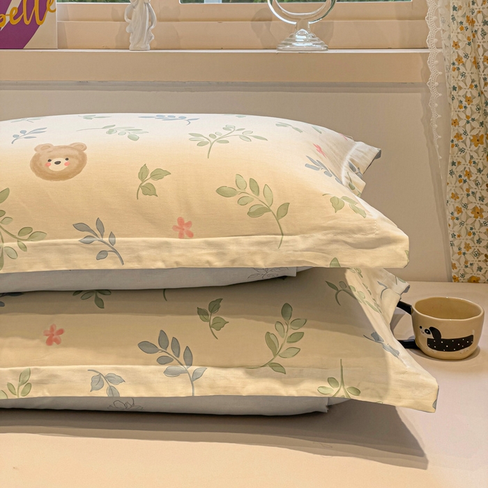 91家纺网 家纺一手货源 找家纺 2025春夏新款全棉花卉系列印花单枕套 叶中萌熊