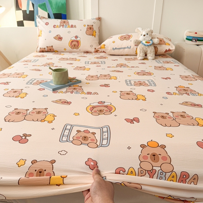 91家纺网 家纺一手货源 找家纺 温眠 2025新款A类亲肤水洗棉可爱卡通印花床笠 卡皮巴拉