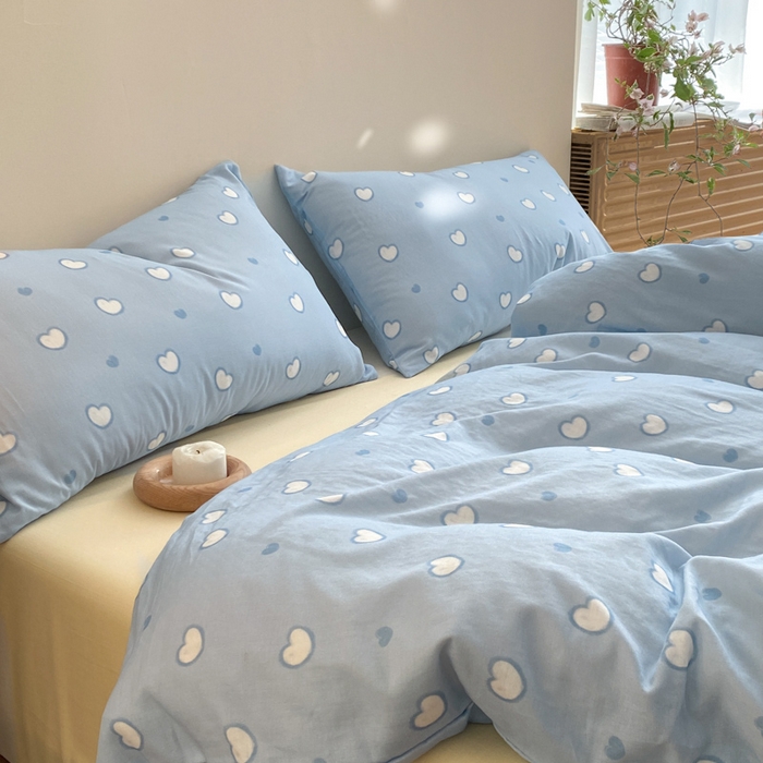 91家纺网 家纺一手货源 找家纺 2025新款A类母婴级有氧全棉纯棉双层纱纯棉印花四件套 场景一 梦幻爱心