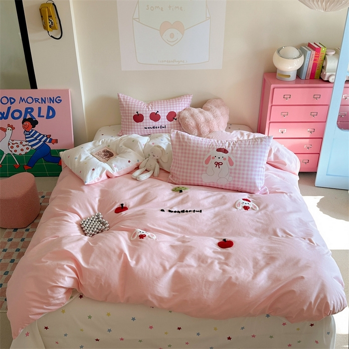 91家纺网 家纺一手货源 找家纺 美乐迪家纺 2025新款全棉毛巾绣四件套 苹果兔