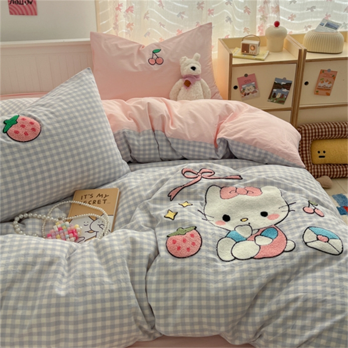 91家纺网 家纺一手货源 找家纺 呗旺鹿 2025新款A类全棉色织水洗棉毛巾绣系列四件套 草莓凯蒂