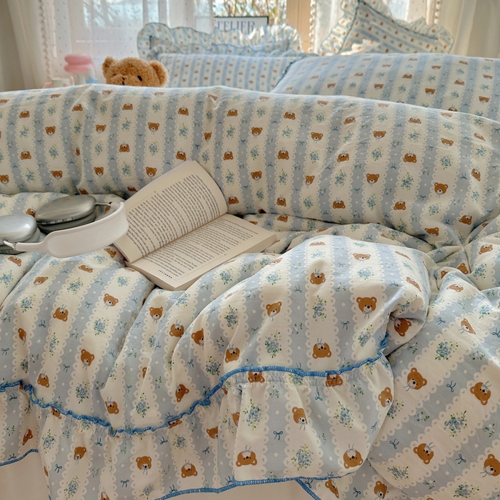 91家纺网 家纺一手货源 找家纺 盼季家纺 2025新款公主风花边小清新水洗棉床上四件套床单被套床裙三件套-风格二 排排熊-蓝