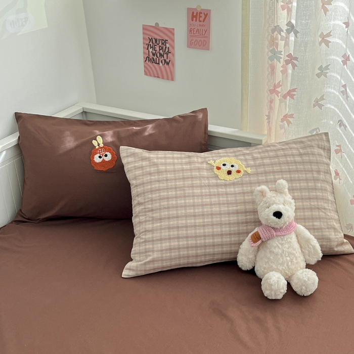 91家纺网 家纺一手货源 找家纺 呗旺鹿 2025新款A类全棉色织水洗棉毛巾绣系列四件套 煤球多多