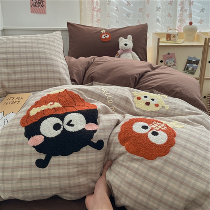 91家纺网 家纺一手货源 找家纺 呗旺鹿 2025新款A类全棉色织水洗棉毛巾绣系列四件套 煤球多多