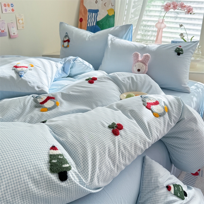 91家纺网 家纺一手货源 找家纺 多品家纺 2025新款超柔水洗棉毛巾绣四件套-豆丁企鹅 豆丁企鹅-小格