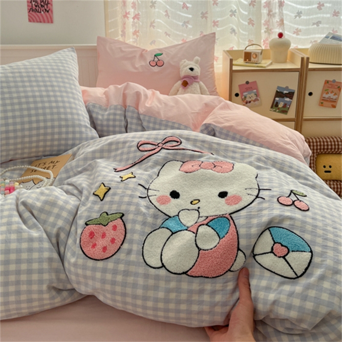 91家纺网 家纺一手货源 找家纺 呗旺鹿 2025新款A类全棉色织水洗棉毛巾绣系列四件套 草莓凯蒂