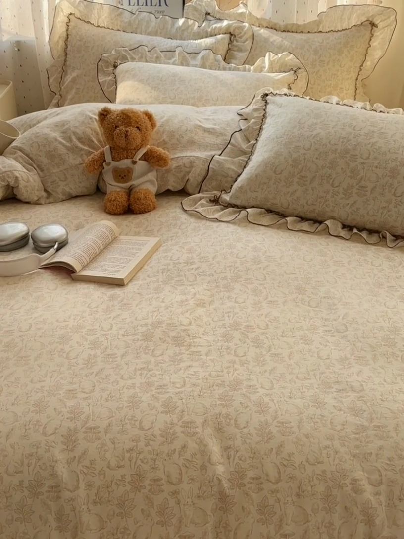 91家纺网 家纺一手货源 找家纺 盼季家纺 2025新款公主风花边小清新水洗棉床上四件套床单被套床裙三件套-风格二 兔兔密语