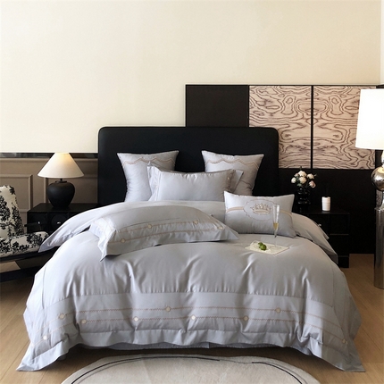 91家纺网 家纺一手货源 找家纺 曼布缇 2025春夏新款全棉高密工艺款高密绣花四件套-科瑞拉（会员-10） 科瑞拉-烟云灰