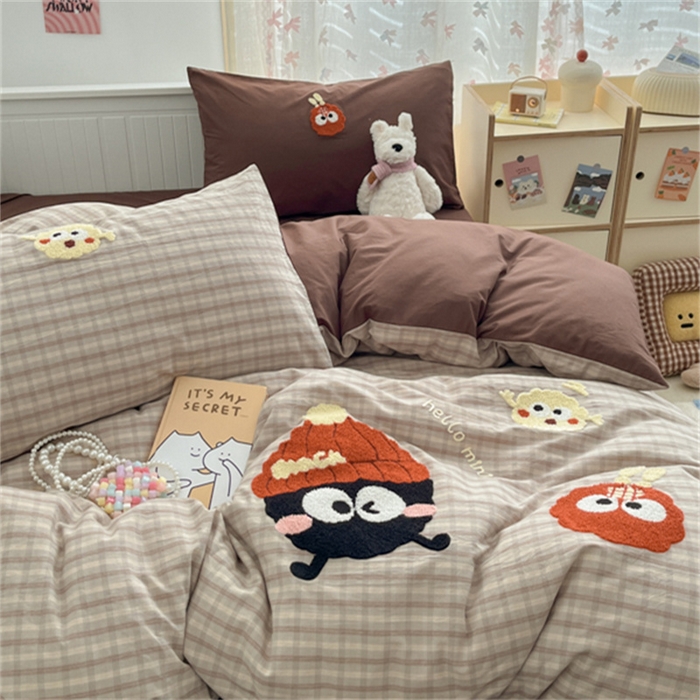 91家纺网 家纺一手货源 找家纺 呗旺鹿 2025新款A类全棉色织水洗棉毛巾绣系列四件套 煤球多多