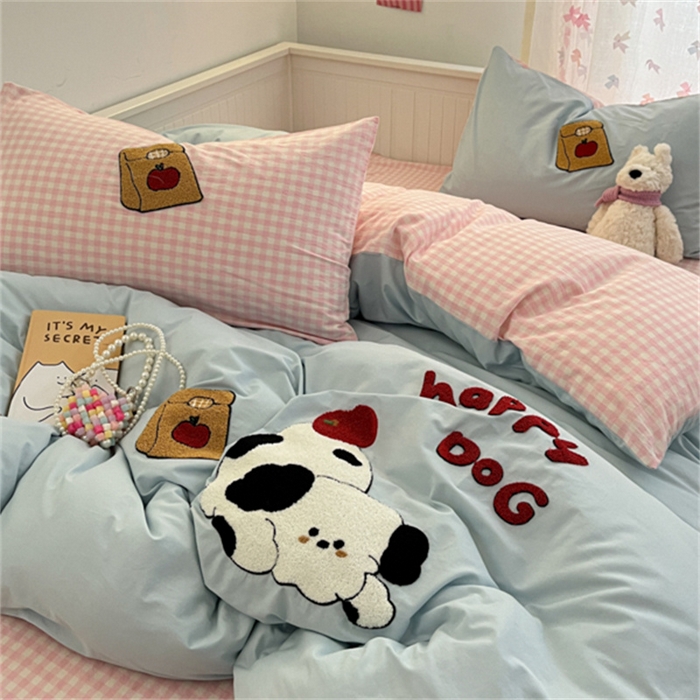 91家纺网 家纺一手货源 找家纺 呗旺鹿 2025新款A类全棉色织水洗棉毛巾绣系列四件套 苹果小狗