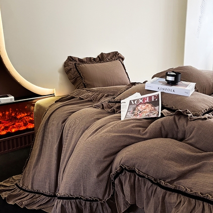 91家纺网 家纺一手货源 找家纺 多乐娜 025新款轻法式长绒棉纯棉色织双层纱四件套立体韩版花边工艺款ykk拉链配收纳包 色织双层纱乌木卡拉