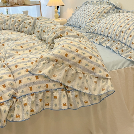 91家纺网 家纺一手货源 找家纺 盼季家纺 2025新款公主风花边小清新水洗棉床上四件套床单被套床裙三件套-风格一 排排熊-蓝