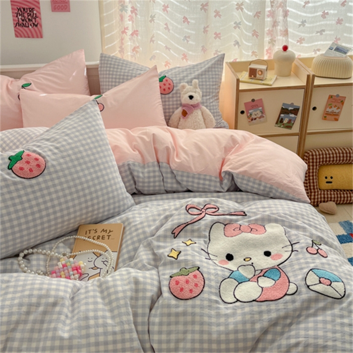 91家纺网 家纺一手货源 找家纺 呗旺鹿 2025新款A类全棉色织水洗棉毛巾绣系列四件套 草莓凯蒂