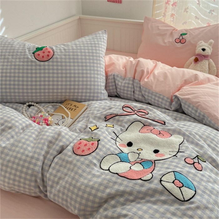 91家纺网 家纺一手货源 找家纺 呗旺鹿 2025新款A类全棉色织水洗棉毛巾绣系列四件套 草莓凯蒂