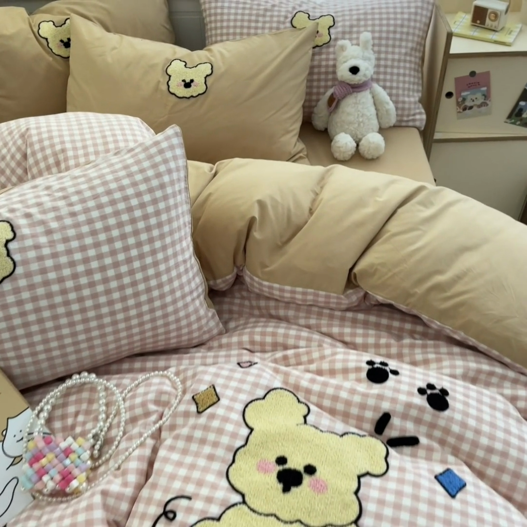 91家纺网 家纺一手货源 找家纺 呗旺鹿 2025新款A类全棉色织水洗棉毛巾绣系列四件套 跳跳狗