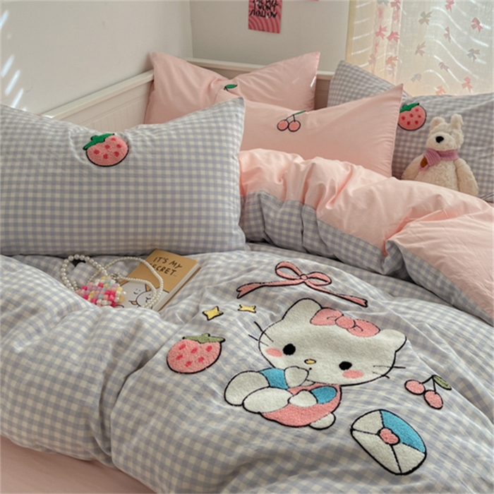 91家纺网 家纺一手货源 找家纺 呗旺鹿 2025新款A类全棉色织水洗棉毛巾绣系列四件套 草莓凯蒂