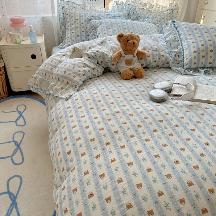 91家纺网 家纺一手货源 找家纺 盼季家纺 2025新款公主风花边小清新水洗棉床上四件套床单被套床裙三件套-风格二 排排熊-蓝