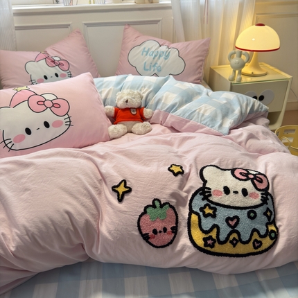 91家纺网 家纺一手货源 找家纺 盼季家纺 2025新款小清新蛋糕猫大版毛巾绣水洗棉床上用品四件套宿舍床上三件套 毛巾绣-莓莓蛋糕猫-粉