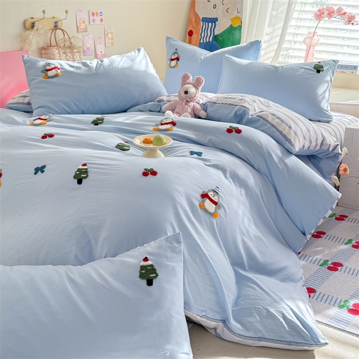 91家纺网 家纺一手货源 找家纺 多品家纺 2025新款超柔水洗棉毛巾绣四件套-豆丁企鹅 豆丁企鹅-蓝条