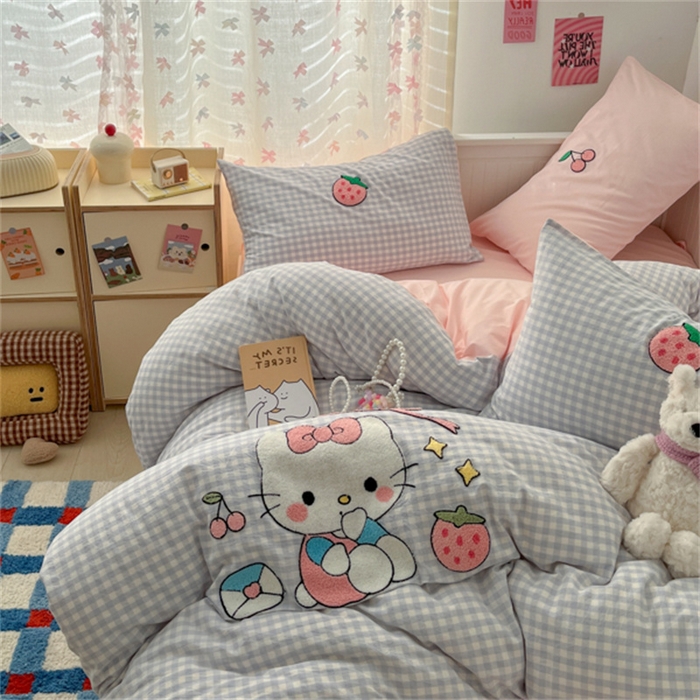 91家纺网 家纺一手货源 找家纺 呗旺鹿 2025新款A类全棉色织水洗棉毛巾绣系列四件套 草莓凯蒂