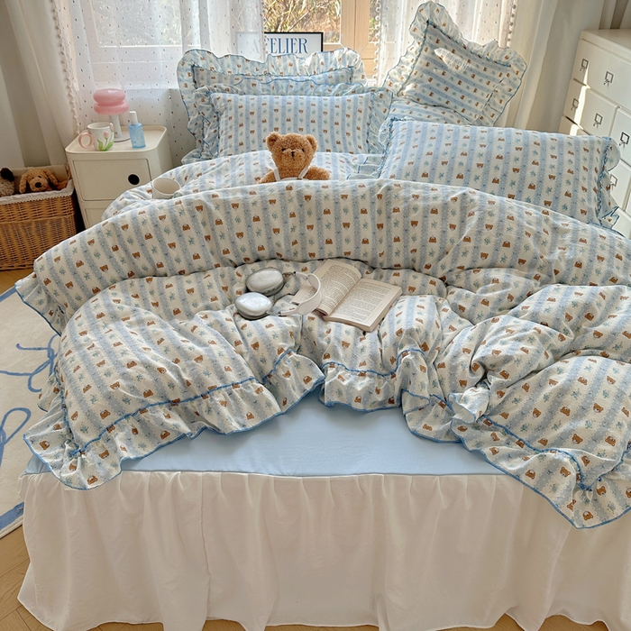 91家纺网 家纺一手货源 找家纺 盼季家纺 2025新款公主风花边小清新水洗棉床上四件套床单被套床裙三件套-风格二 排排熊-蓝