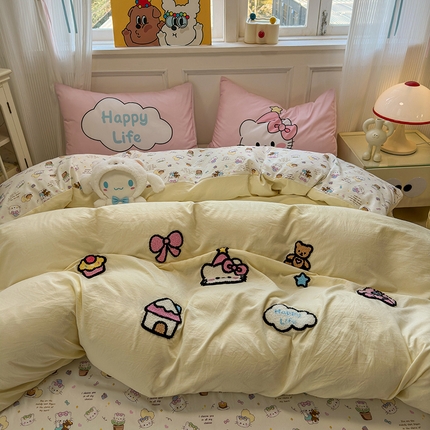 91家纺网 家纺一手货源 找家纺 盼季家纺 2025新款小清新蛋糕猫大版毛巾绣水洗棉床上用品四件套宿舍床上三件套 毛巾绣-猫咪聚会-黄